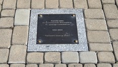 Kapsuła czasu u podstawy pomnika