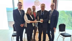 Ogólnopolski Zjazd Dziekanów kierunku budownictwo -  przekazanie statuetki od Politechniki Rzeszowskiej do Politechniki Poznańskiej - przyszłorocznego organizatora Zjazdu Dziekanów