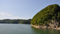 Jezioro Solińskie - linia brzegowa - widok z korony zapory