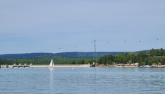 Jezioro Solińskie, w głębi zapora